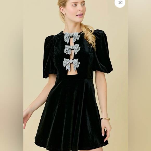 NWT Mainstrip Elegant Black Velvet Mini Dress with Bow Accents! SZ Lg - Picture 7 of 10